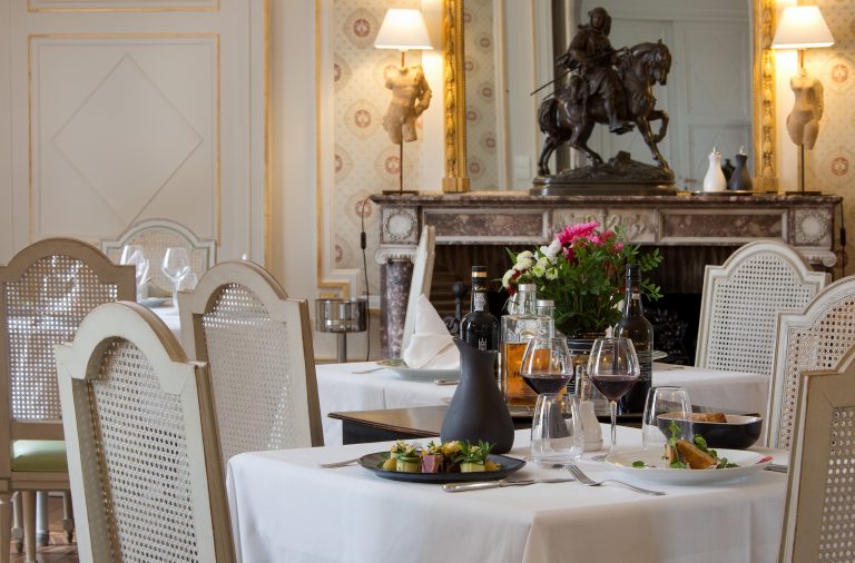 L Luy     Restaurant Ch  teau d   Ygrande Ygrande guide des hotels